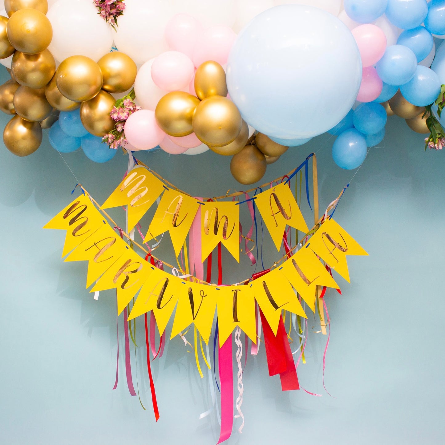 Letrero "Mamá Maravilla"