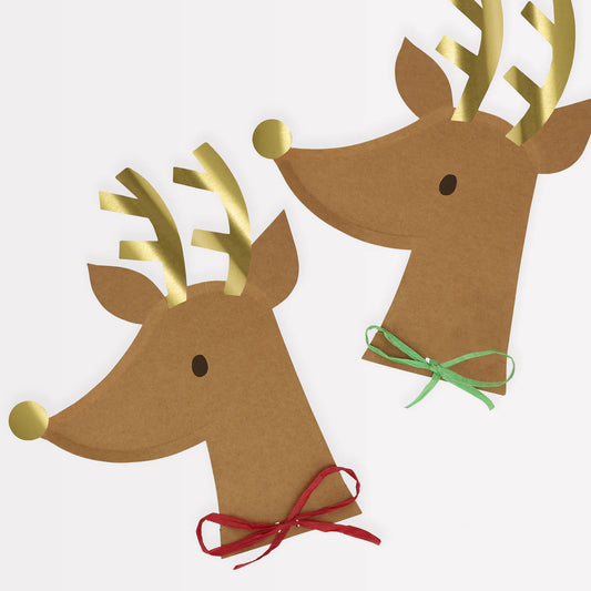Reindeer With Raﬃa Bow
